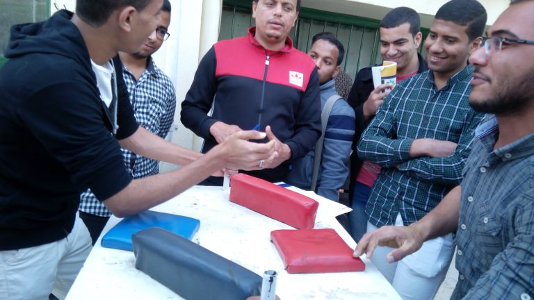 فاعلية مسابقة قوة الذراعين طلاب