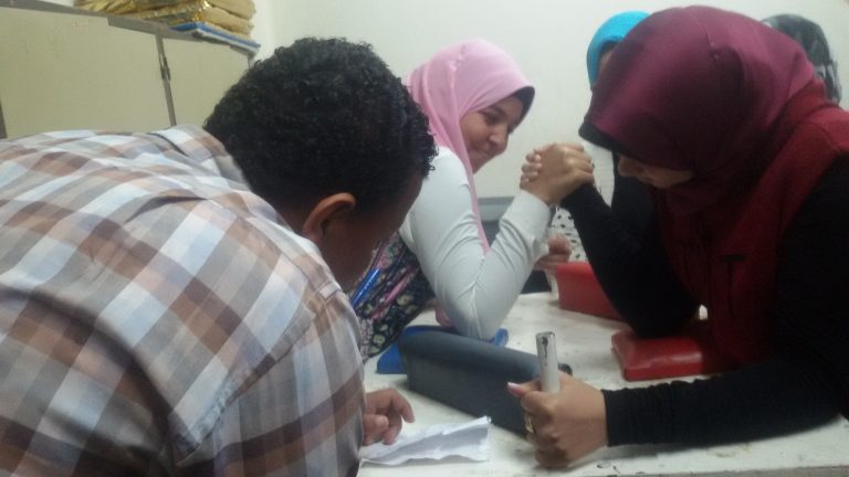 فاعلية مسابقة قوة الذراعين بنات