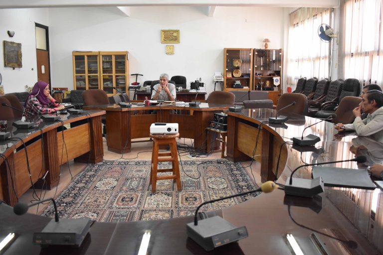 اجتماع لعرض خطة خدمة المجتمع وتنمية البيئة