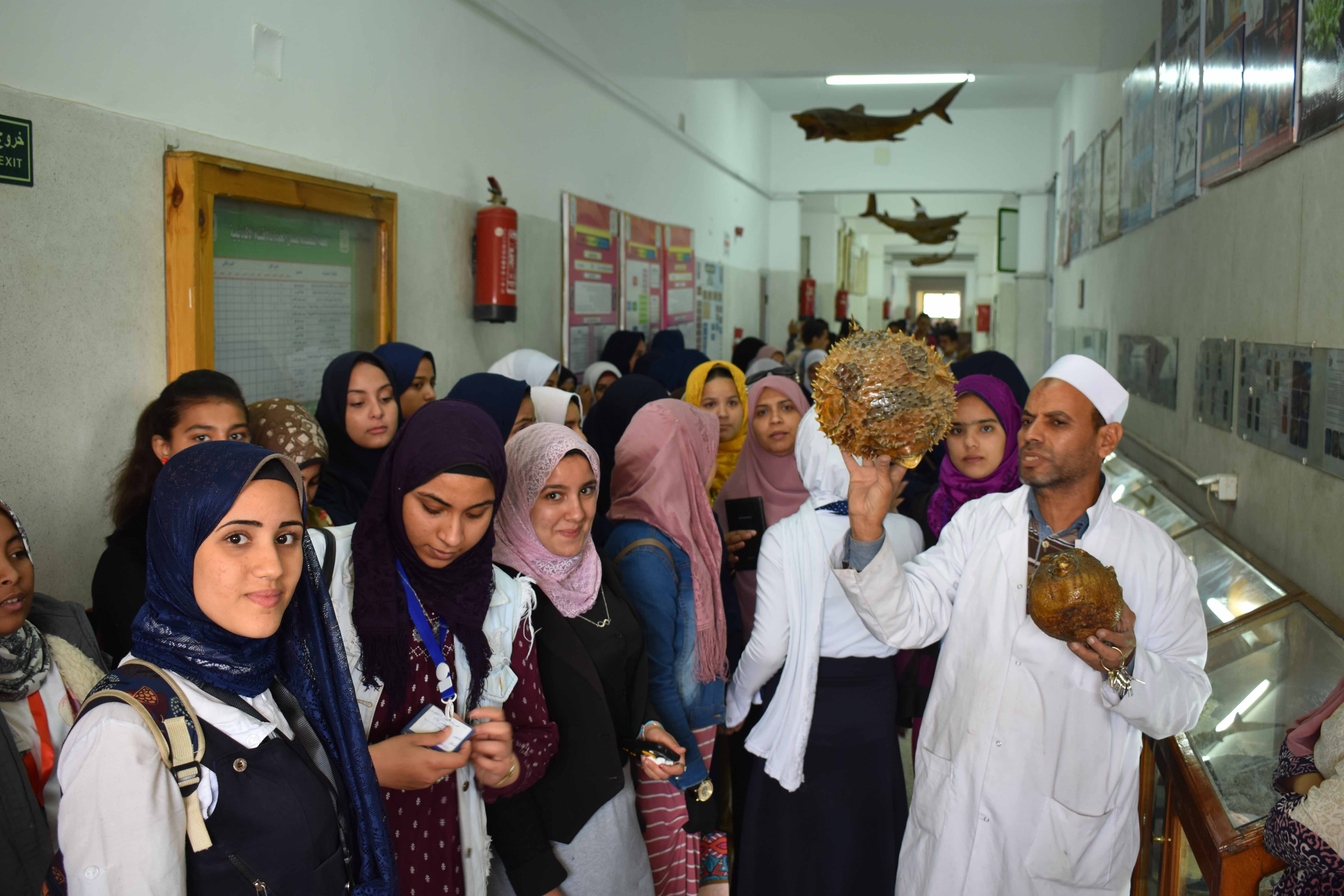 فاعلية زيارة مدرسة التجارة المتقدمة الثانوية