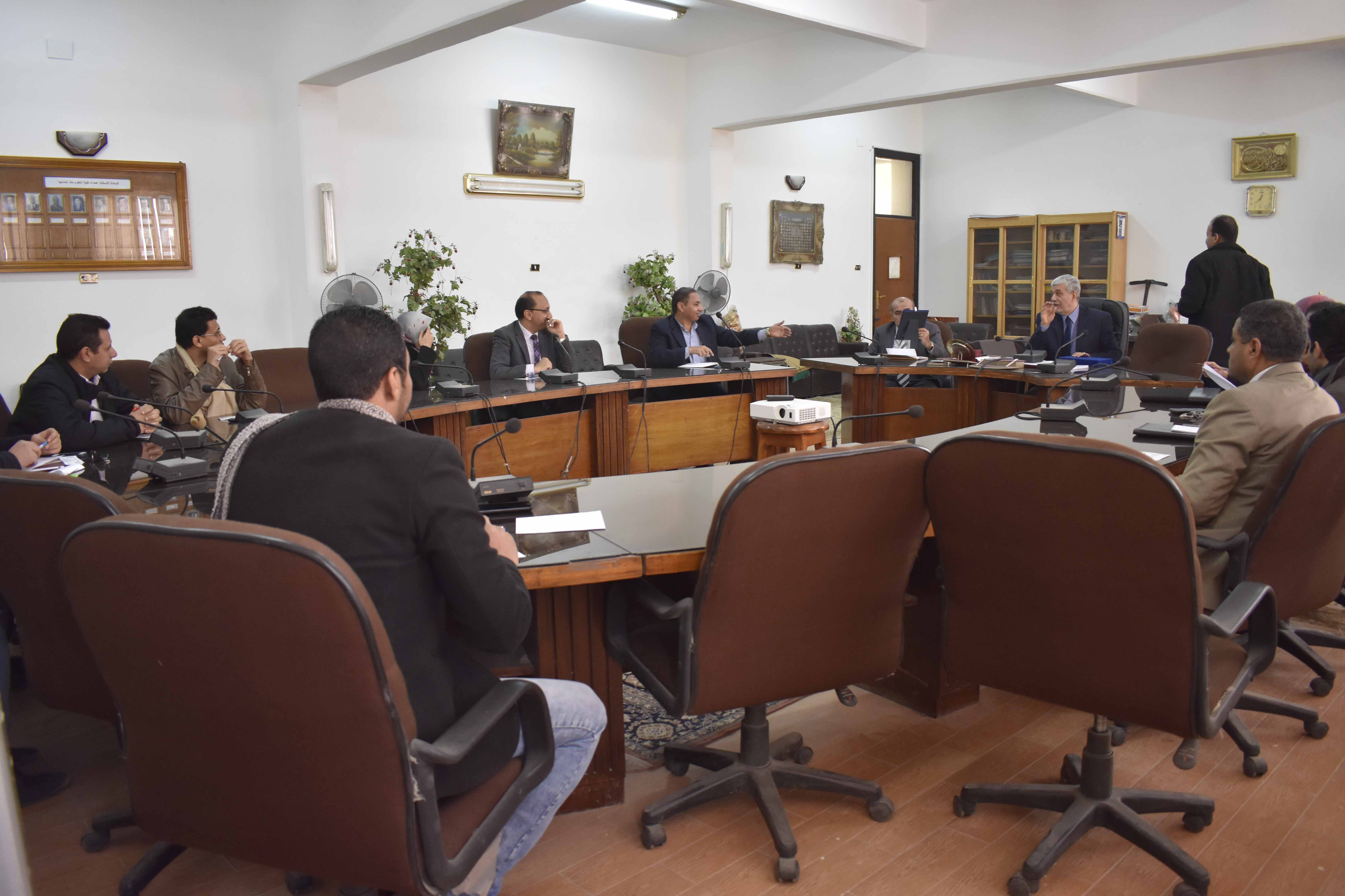 الاجتماع الثانى للجنة المنظمة لليوم العلمى الرابع للكلية