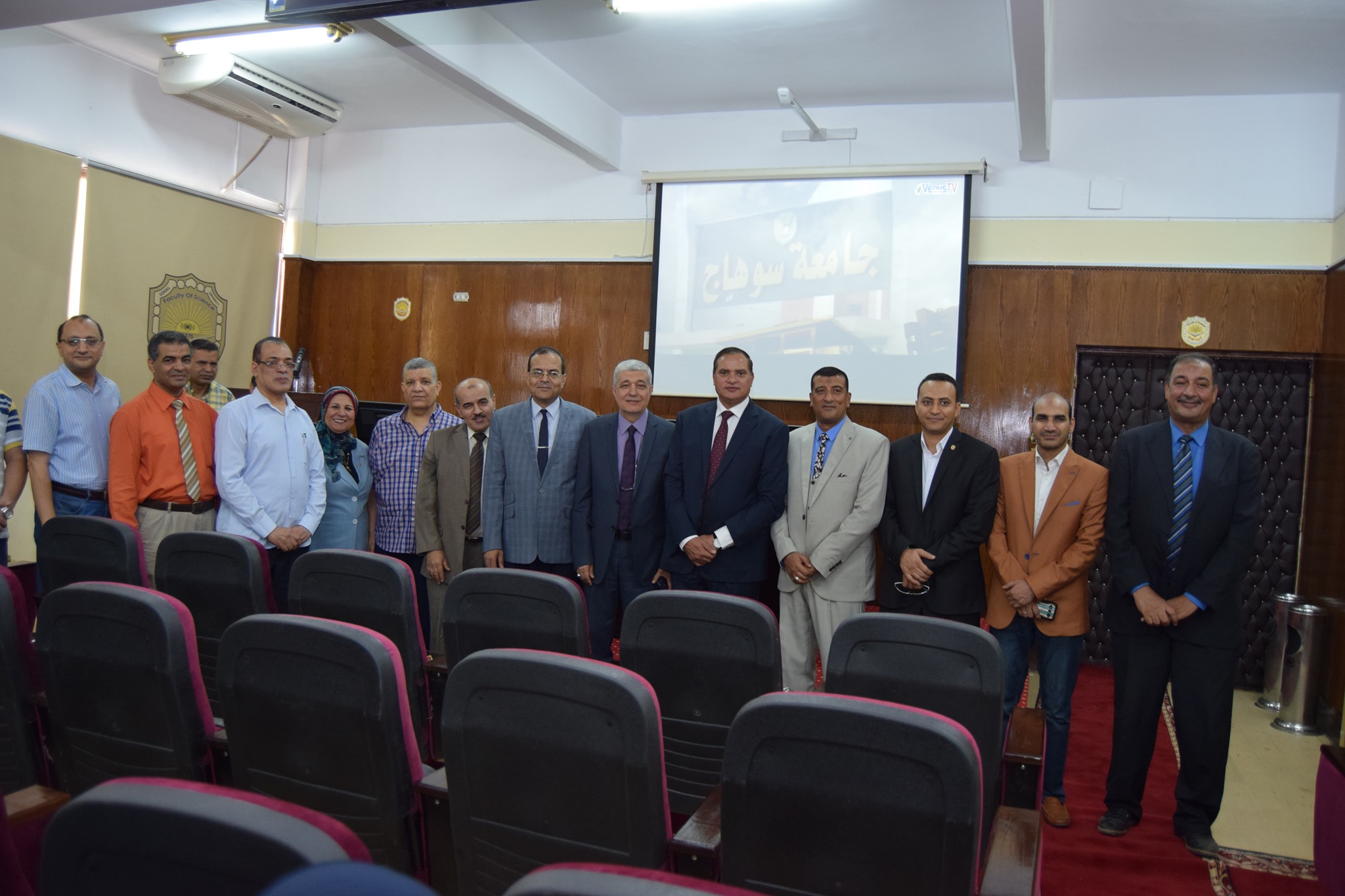 رئيس جامعة سوهاج يفتتح قاعة السيمنار بكلية العلوم