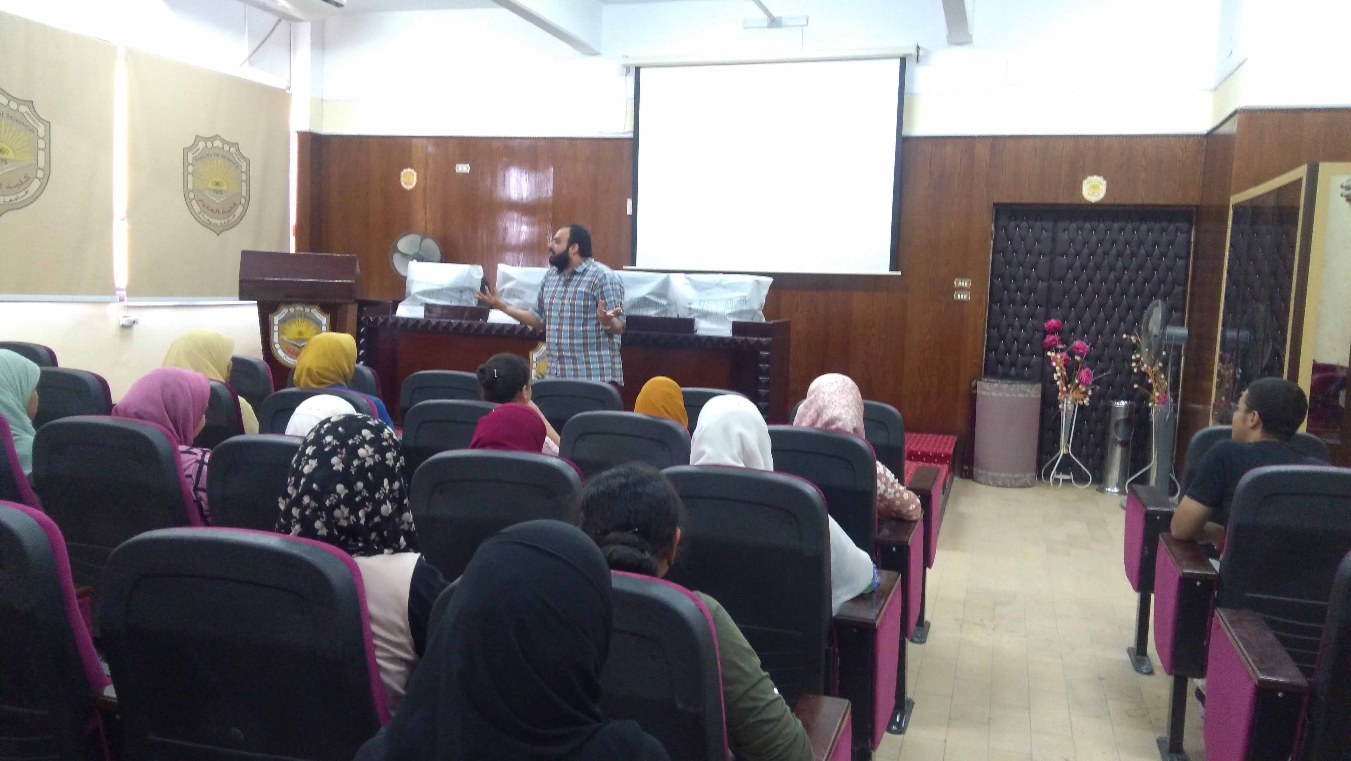 فاعلية الاجتماع بالمتسابقين فى مسابقة البحث العلمى