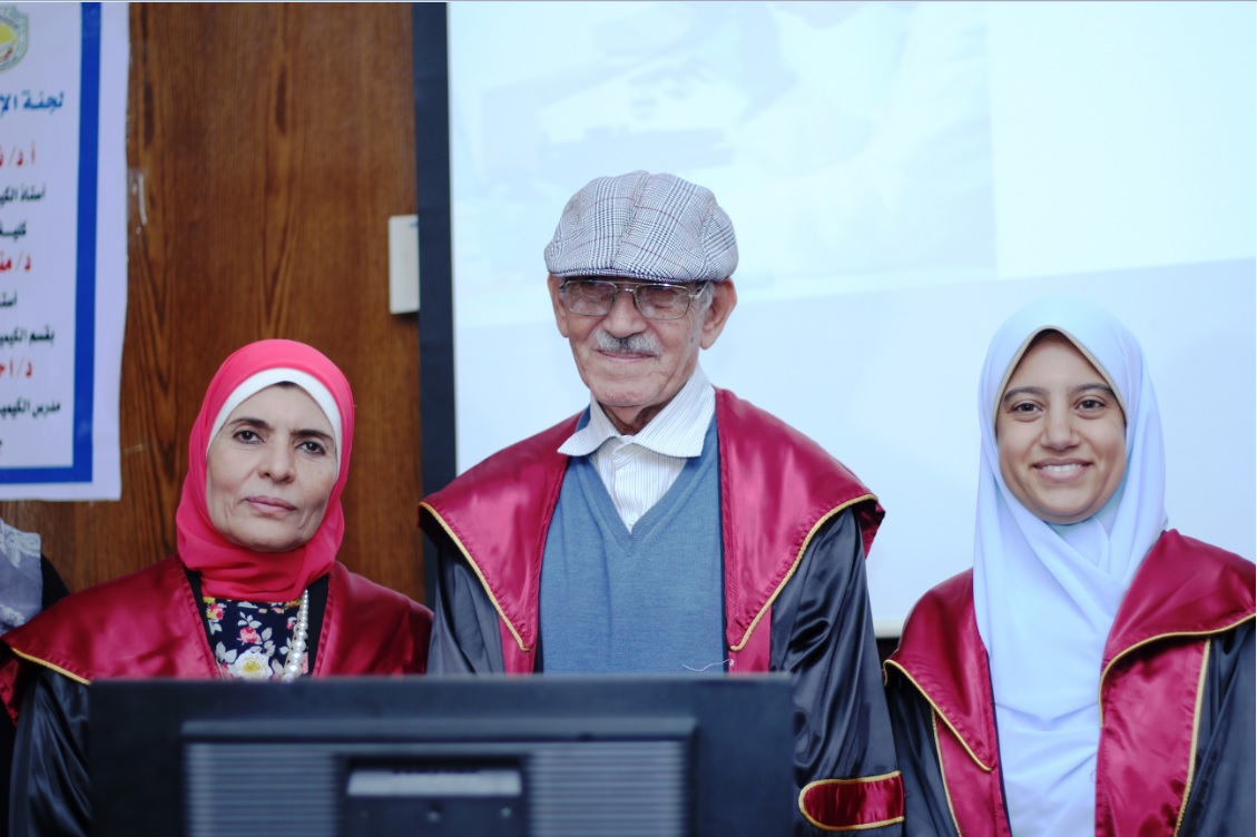 منح الطالبة/صابرة عبد العال عبد اللاه (من الخارج) درجة الماجستير في الكيمياء