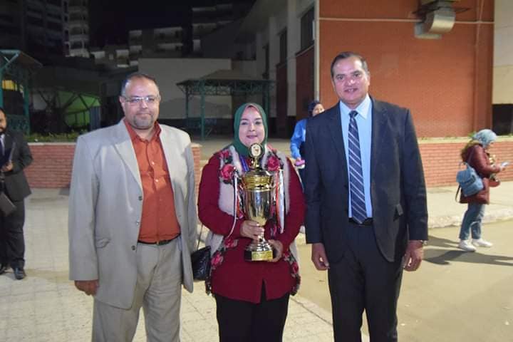 حصول أ / إلهام عبد الحميد  على لقب الموظفة المثالية الثانية  على مستوى الجامعات المصرية