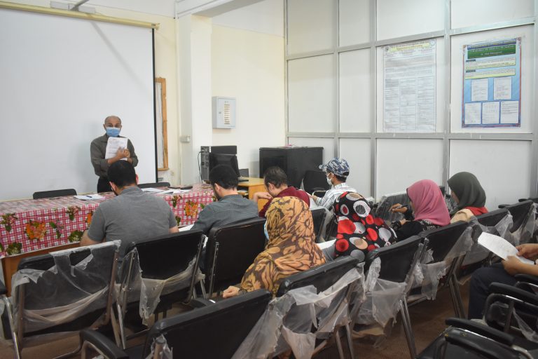 اجتماع عن السلف المؤقته ونماذج بدل السفر لقسمي النبات والميكروبيولوجي وعلم الحيوان