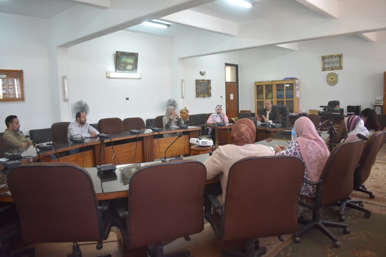 فاعليه اجتماع العميد مع مديري الإدارات