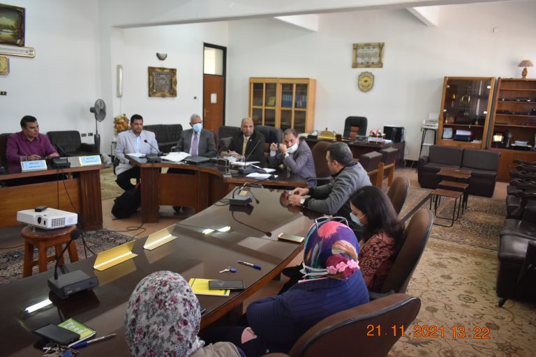 فاعلية الإجتماع لإستعراض الجدول الزمني لإمتحانات أخر العام والاستعداد لها