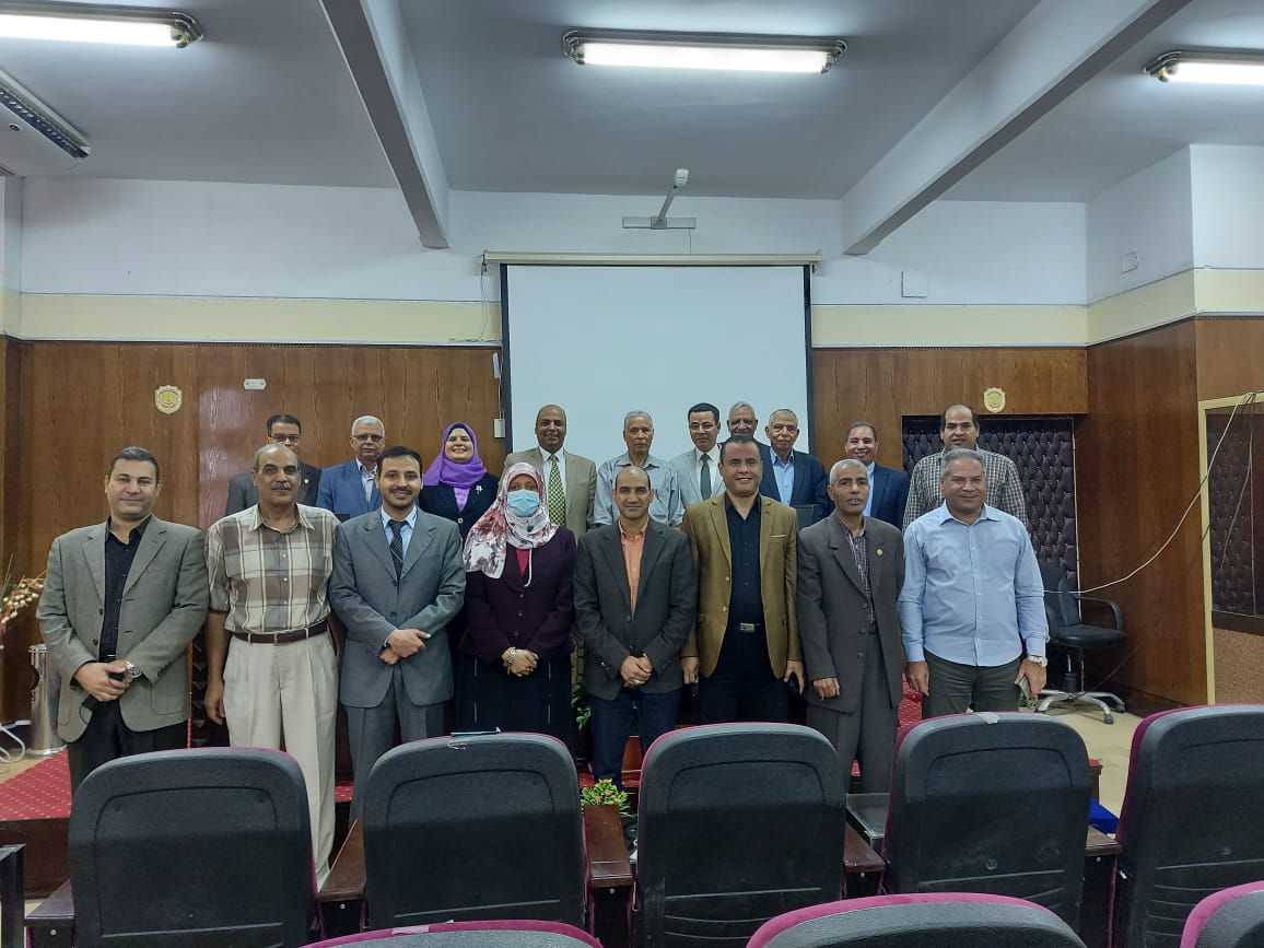 تهنئة مجلس الكلية للعلماء الاكتر تمييزا وتاثيراً ضمن ال 2% علي مستوى العالم