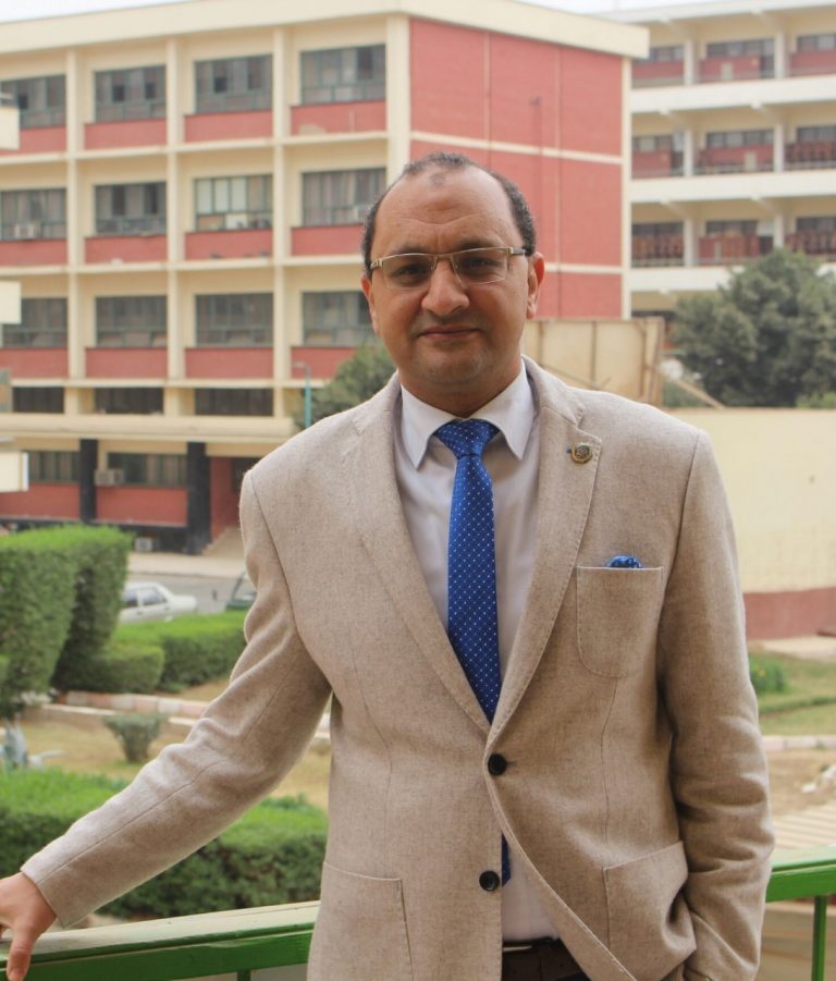 تعيين أ.د/  علاء يسري فهمي وكيلاً لكلية العلوم لشئون خدمة المجتمع وتنمية البيئة 