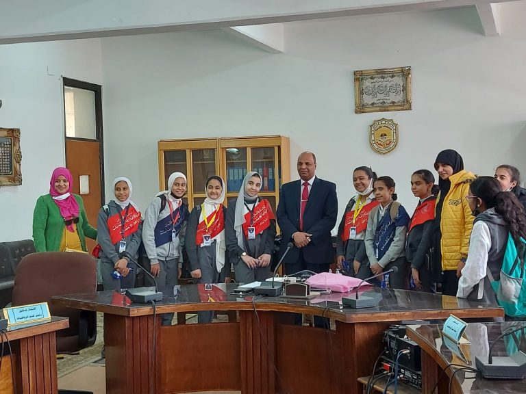 كلية العلوم تستقبل طلاب مدرسة الاعدادية الحديثة