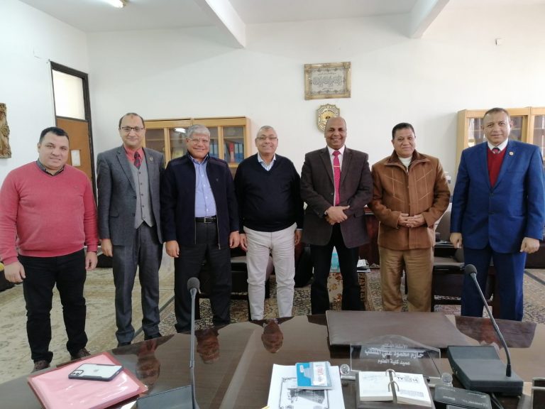 استقبال وفد من شركة مصر للأسمنت بقنا