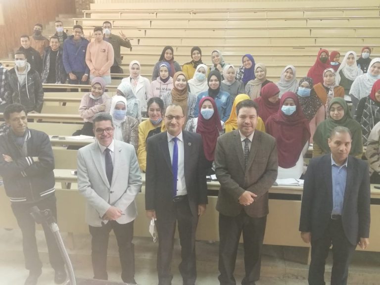 زيارة نائب مدير جهاز تنمية المشروعات الصغيرة لمقر كلية العلوم