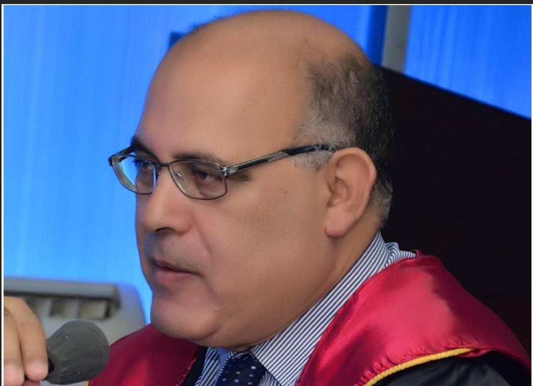 فوز الاستاذ الدكتور فايز الحصري بجائزة الرواد