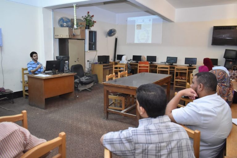 دورة تدريبية في التحول الرقمي لموظفين كلية العلوم بسوهاج