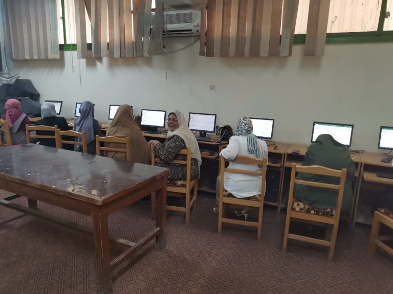 تدريب أعضاء هيئة التدريس بقسم النبات والميكروبيولوجي على منصة “ثينكي“Thinqi 