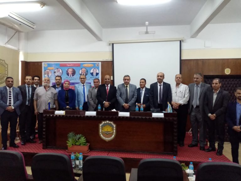 جامعة سوهاج تفتتح ملتقي المجتمع المدني والتوظيف بكلية العلوم