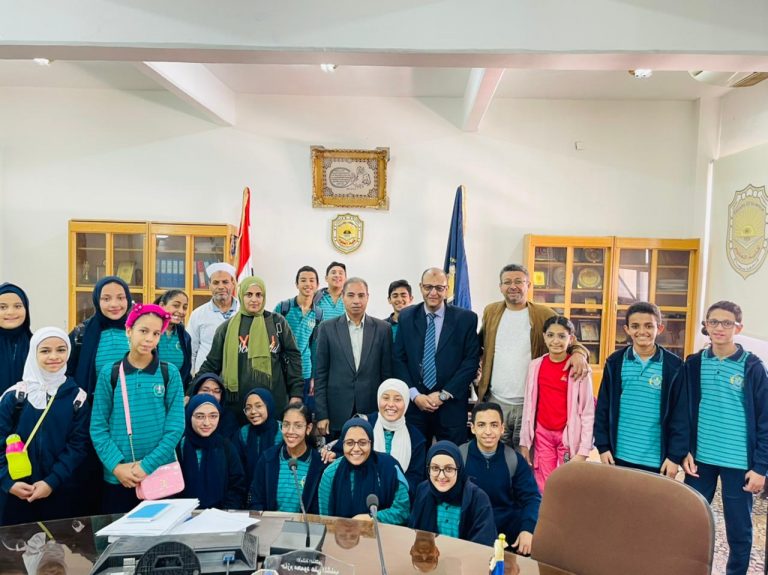 زيارة طلاب وطالبات المرحلة الاعدادية بمدرسة صبري ابو حسين لكلية العلوم