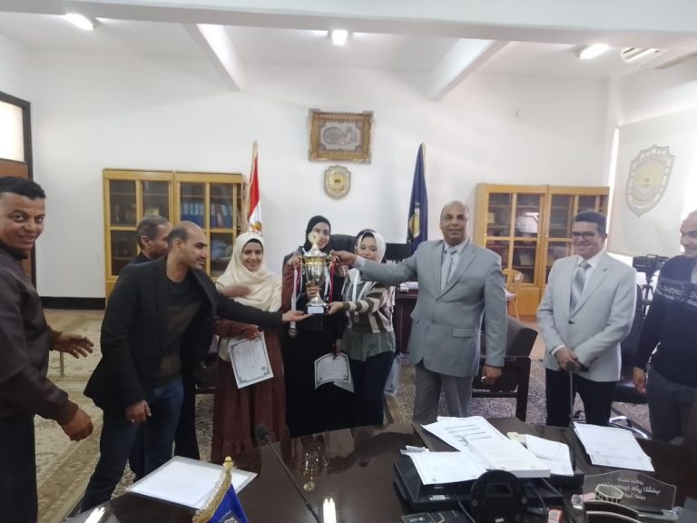 تكريم ابناء كلية العلوم من الطلاب والطالبات المتميزين فى الأنشطة المتعددة