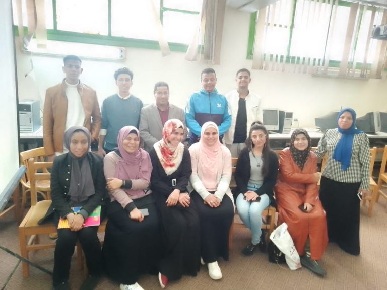 مسابقة الشعر فى التأليف والالقاء لطلبة وطالبات الكلية