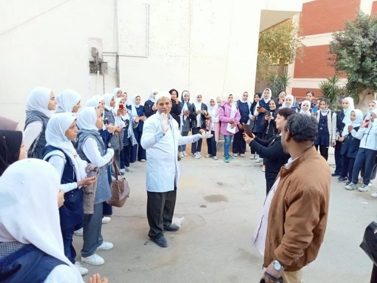 زيارة طالبات المرحلة الاعدادية بمدرسة اولاد نصير بنات لكلية العلوم