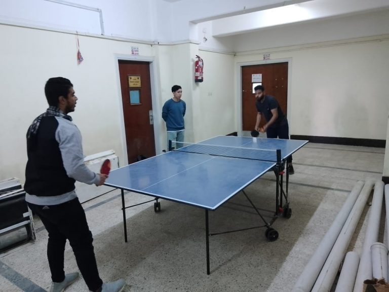 مركز تدريب منتخبات الكلية فى تنس الطاوله طلبة وطالبات