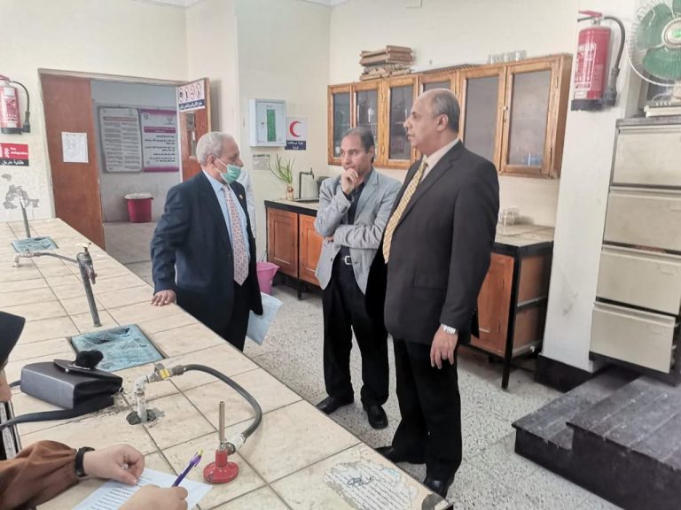 متابعة عميد الكلية ووكيل الكلية لشؤون الطلاب لاعمال الامتحانات النصفية للعام الجامعي ٢٠٢٢/٢٠٢٣