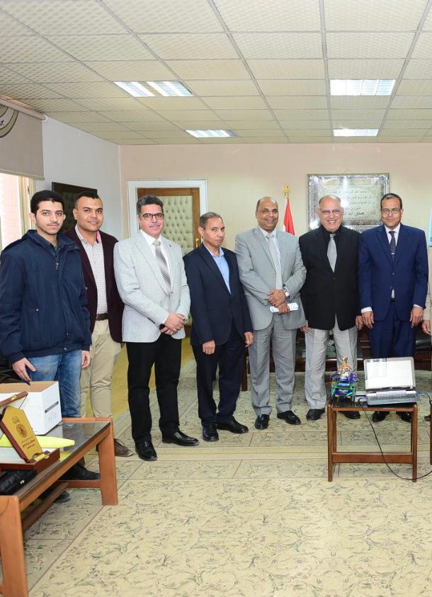 تكريم طلاب كلية العلوم لتصميمهم روبوت ذكي كاشف للتلوث الإشعاعي