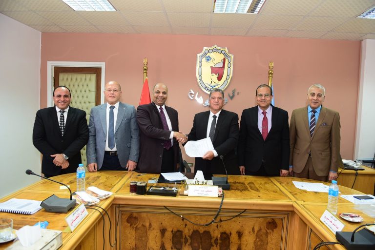 توقيع اتفاقيات تعاون واشراف مشترك بين كلية العلوم و كليات جامعة سوهاج المختلفة