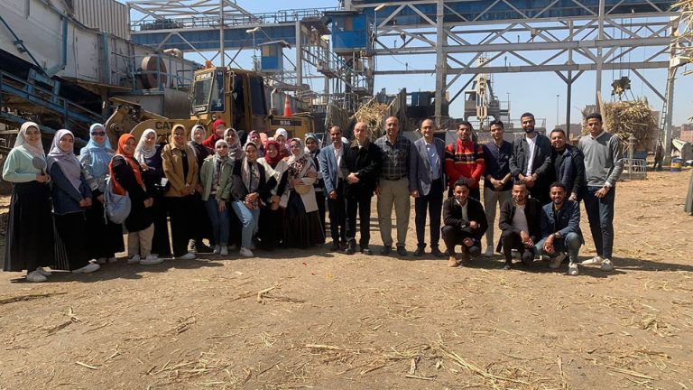 زيارة طلاب كلية العلوم لمصنع السكر بجرجا