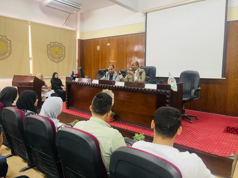 اجتماع عميد الكلية مع طلاب المستوى الثاني الساعه ١