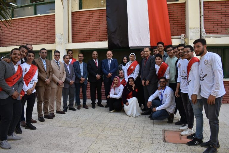 شباب علوم فى يوم الخدمه العامه طلاب من أجل مصر