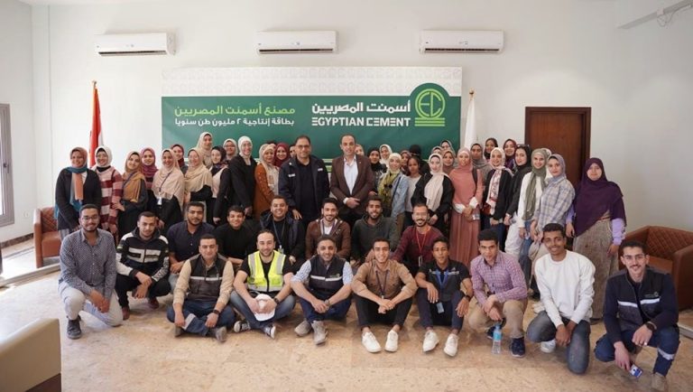 كلية العلوم تنظم أول زيارة طلابية الى مصنع اسمنت المصريين بجهينة