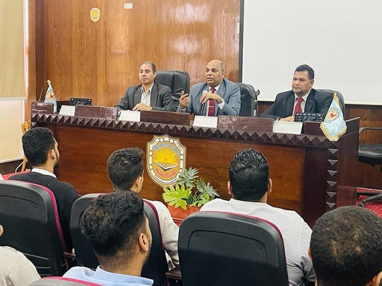 اجتماع ادارة كلية العلوم مع طلاب المستوى الثالث شعبة الكيمياء