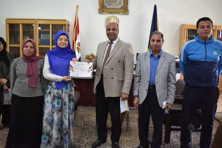 تكريم طالبات علوم اللاتى حصلن على المركز الأول والثانى على مستوى الجامعه