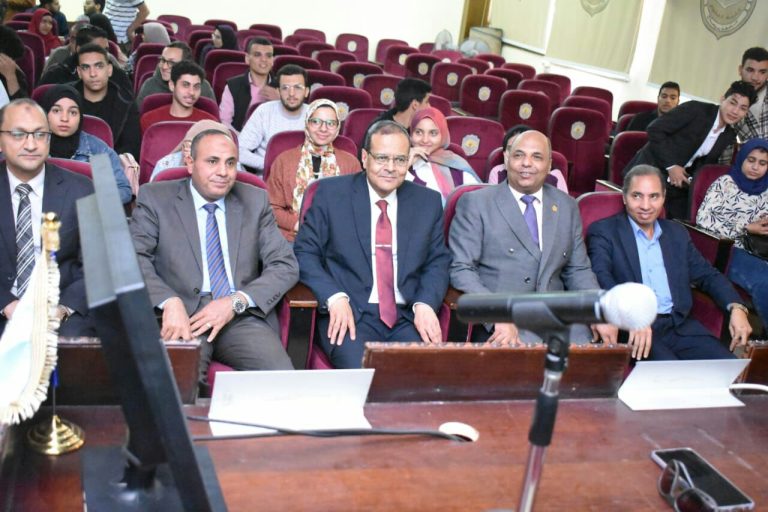 ندوة بعنوان تنمية المهارات القيادية والإدارية للطلاب بكلية العلوم