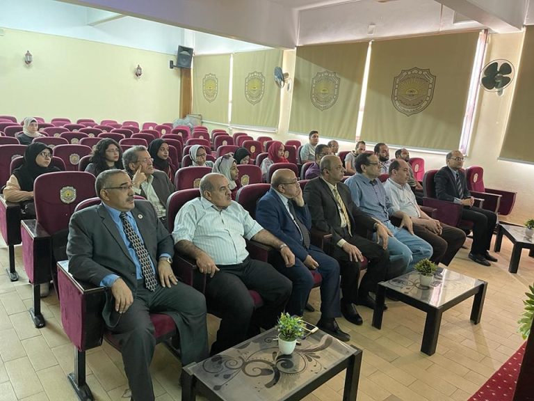 كلية العلوم تنظم ندوه علميه بعنوان نظرية لتوحيد النسبية العامه وميكانيكا الكم