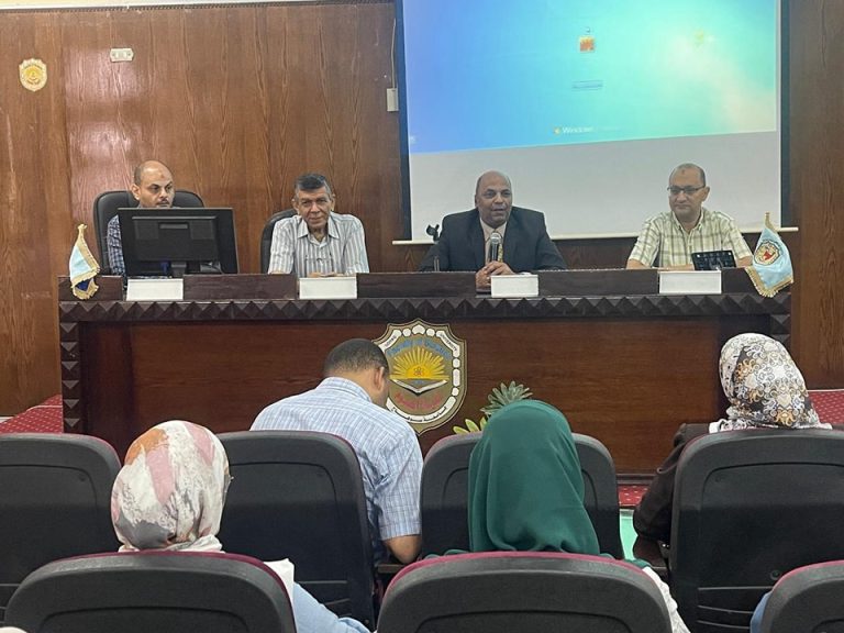 تدريب طلاب دبلومة العيادة النباتية بكلية العلوم