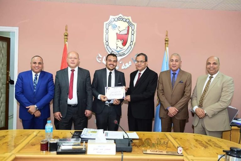 مجلس جامعة سوهاج يكرم فريق كلية العلوم الفائز بالمركز الأول علي مستوي الجمهورية في مسابقة الابتكارات العلمية والهندسية
