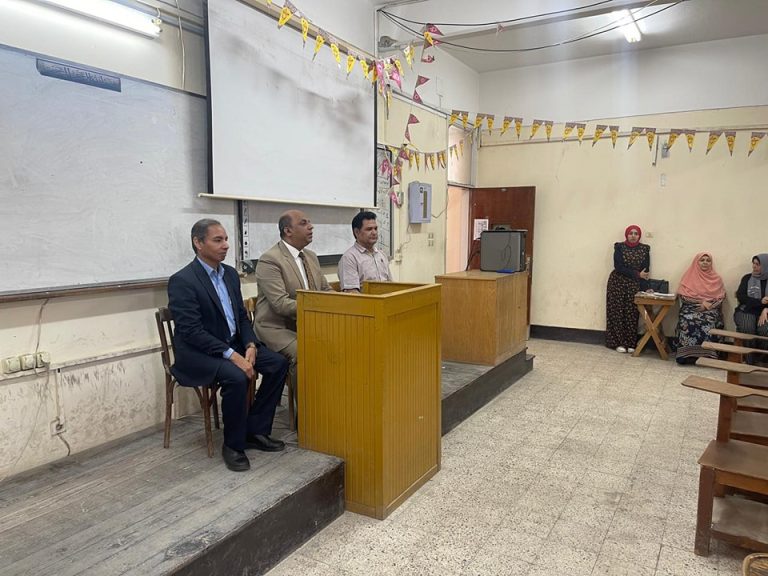 وحدة الإرشاد الأكاديمي تنظم لقاء مع الطلاب لمناقشة بعض بنود اللائحة الدراسيه