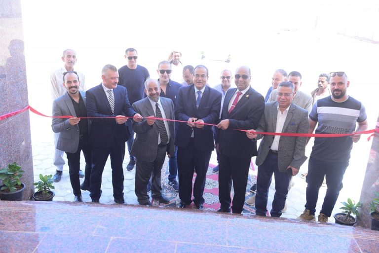 رئيس جامعة سوهاج وعميد الكليه يفتتحا المبني الإداري لمركز الدراسات البيئية والبحرية بالقصير