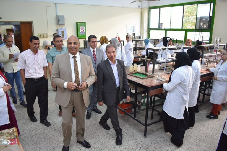 جولة تفقدية بكلية العلوم