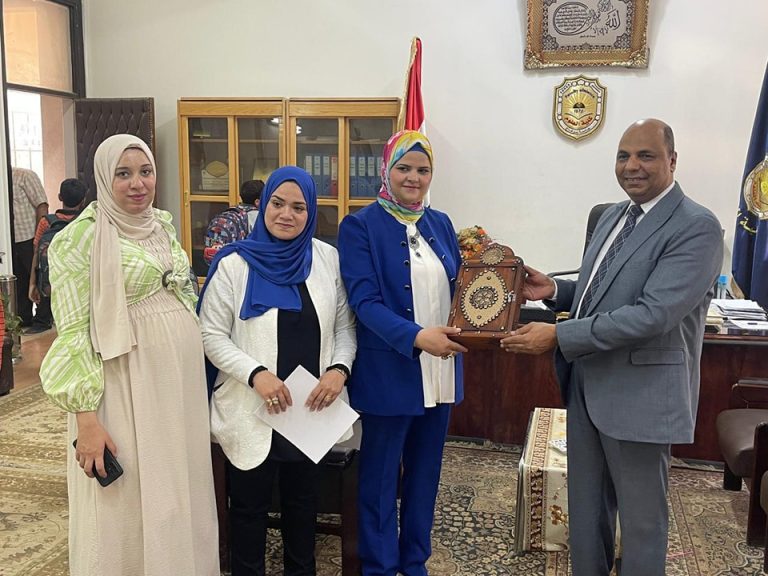 زيارة مدرسة ابوبكر الصديق الرسمية المتميزة للغات لكلية العلوم