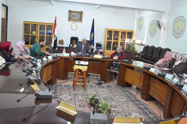 اجتماع عميد الكلية مع وكلاء الكلية وسكرتارية الاقسام