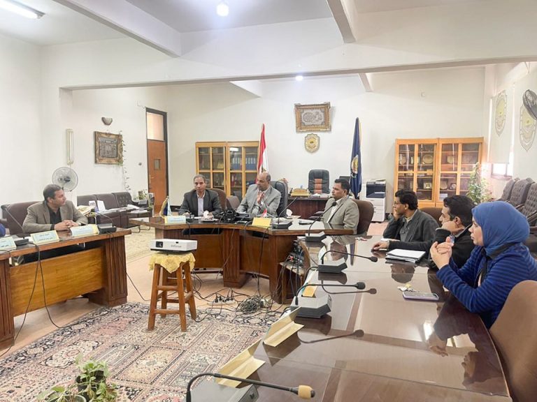 اجتماع عميد الكليه و رؤساء الاقسام استعدادا للامتحانات.