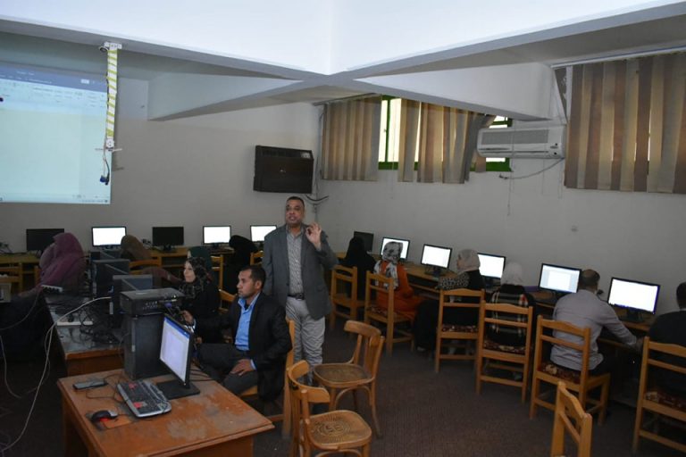 دورة تدريبيه للساده العاملين للتدريب على استخدام برنامج اكسل والورد