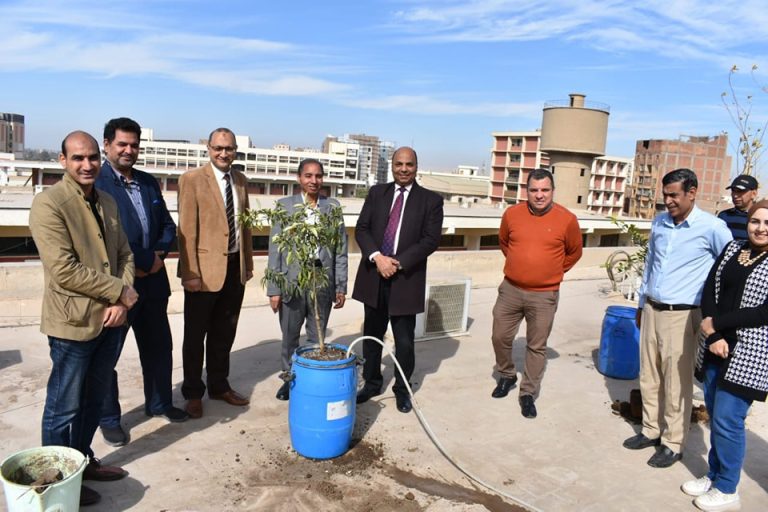 تنفيذ المرحله الثانية من المبادرة الرئاسية ” إتحضر للاخضر” بكلية العلوم.