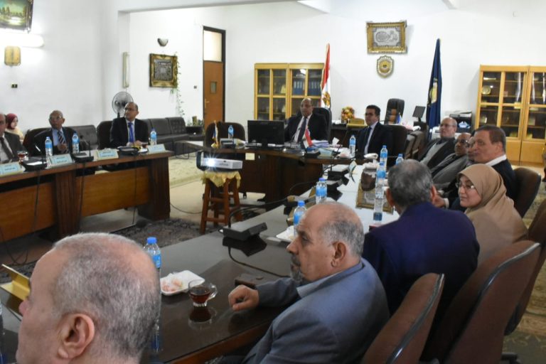 مجلس كليه العلوم بسوهاج رقم 520