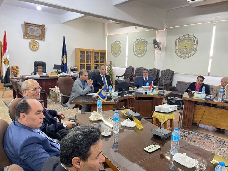 مجلس كليه العلوم بسوهاج رقم 521