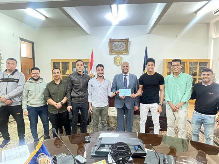 عميد كلية العلوم يكرم الطلاب الفائزين بالمراكز الأولى ببطولتي كرة القدم الخماسية وتنس الطاولة